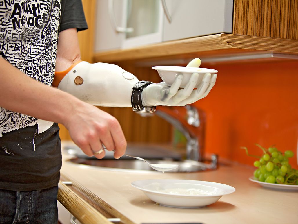 maxon-drivetech-MichelangeloHand_Otto Bock_Slider2