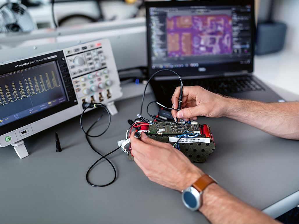 Battery_at_maxon_close