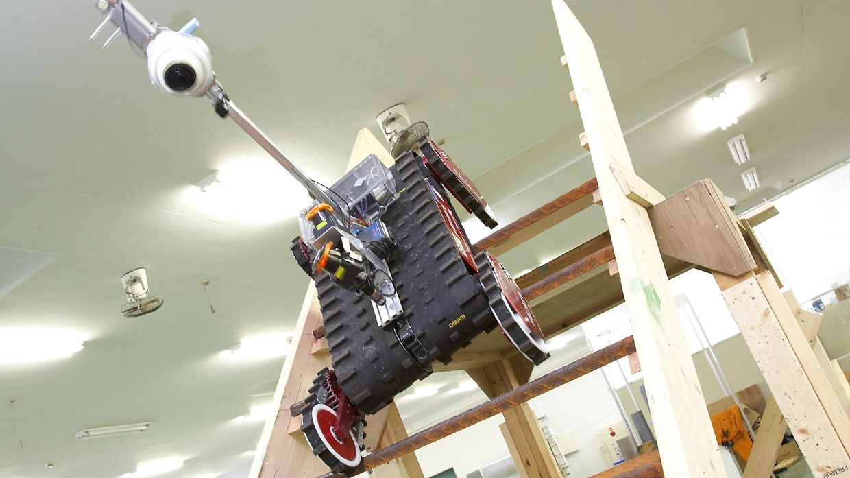 でこぼこ道も突進、探査用ロボット | maxon group