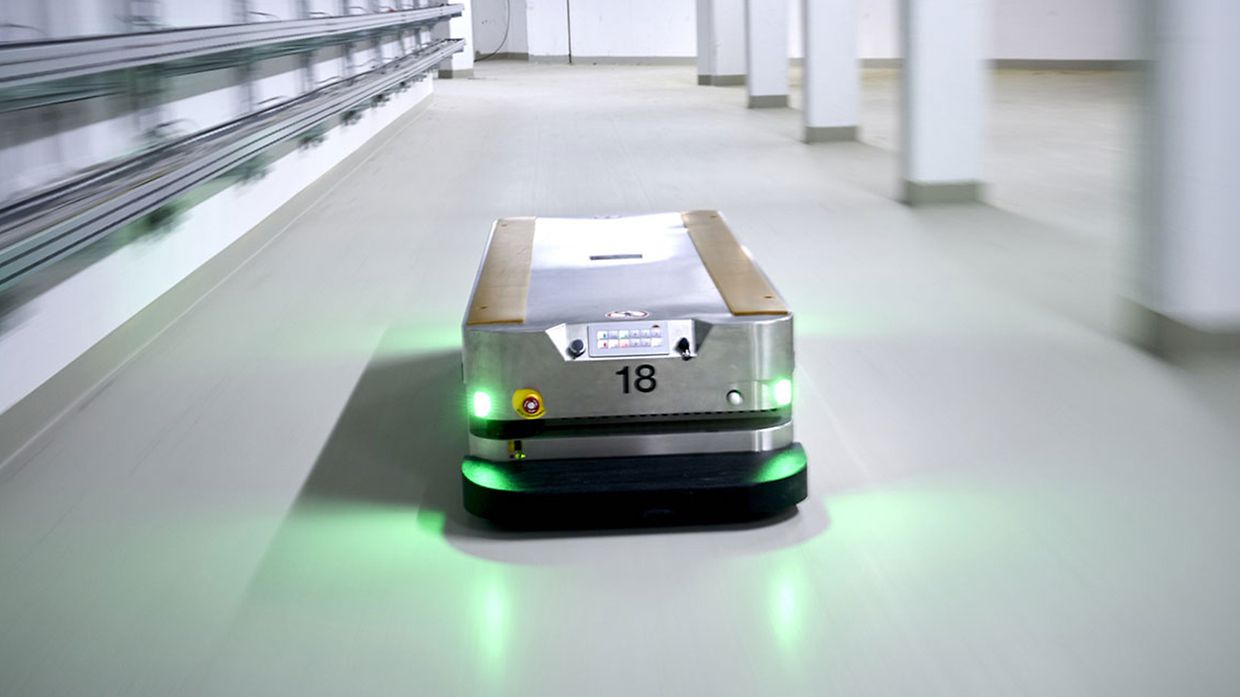 未来を切り開く無人搬送車 (AGV) | maxon group