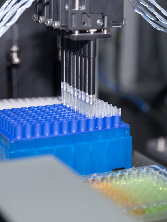 Multi-channel liquid handling head