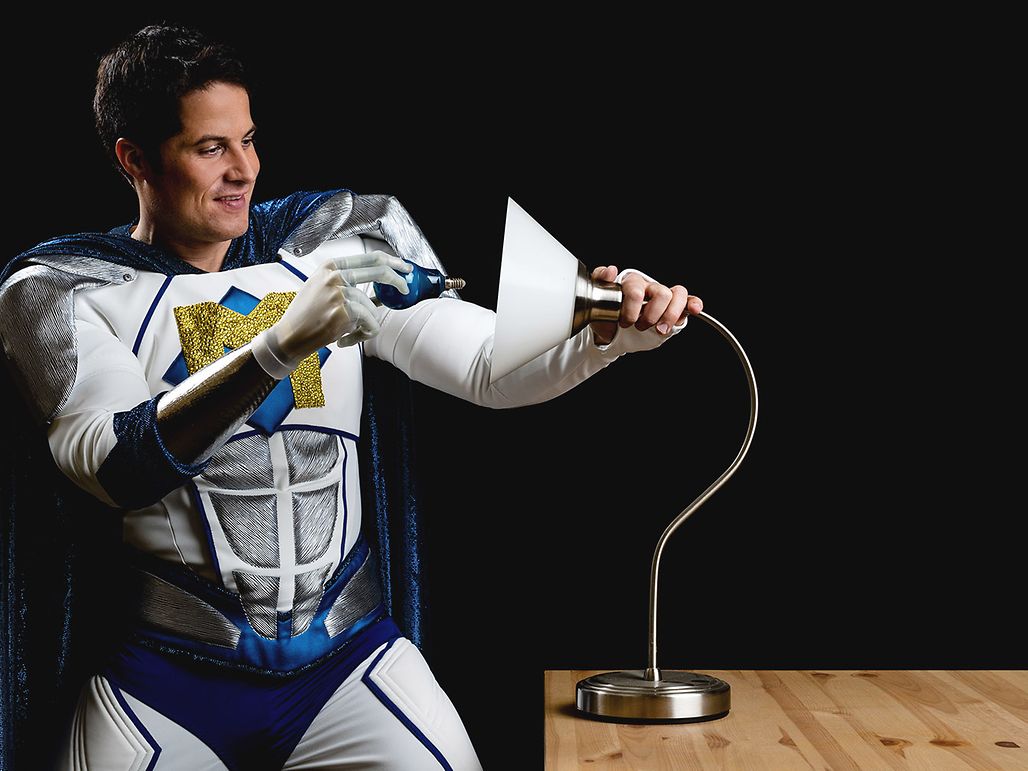 bionicman_maxon_lamp