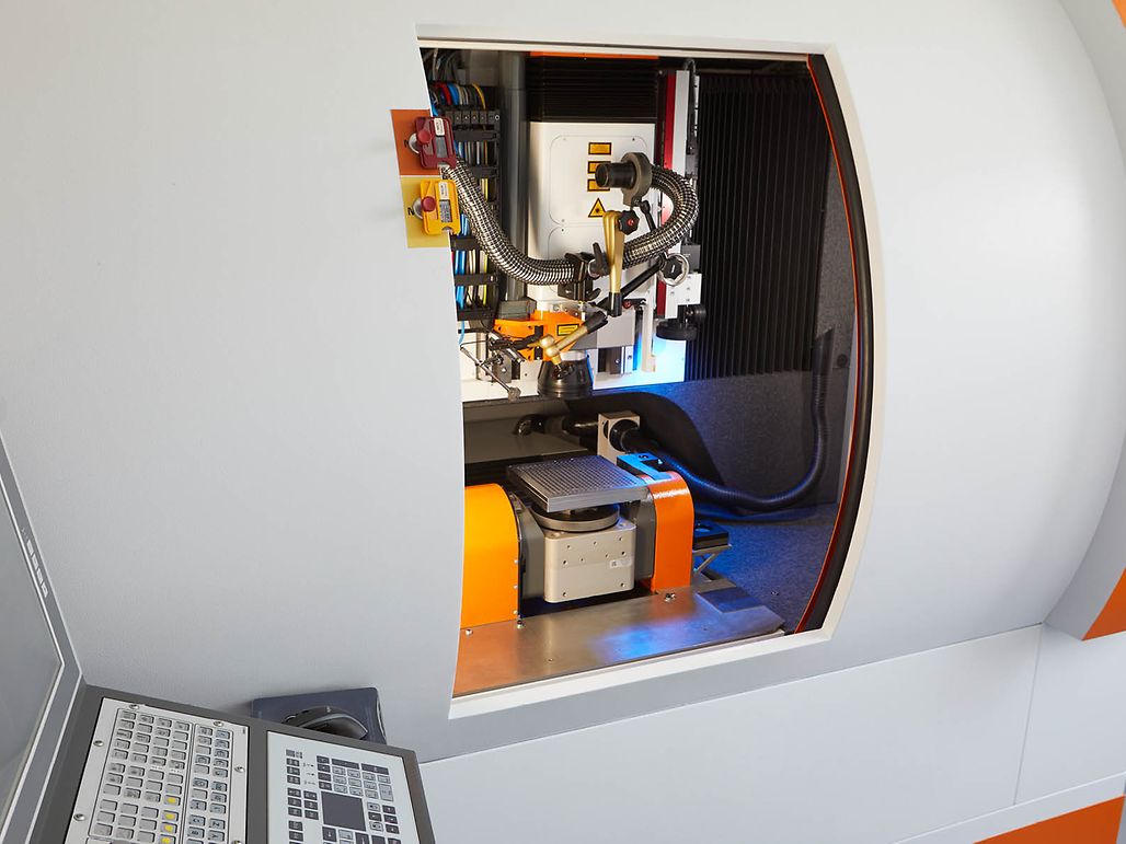 Lasermaschine_1800x1200