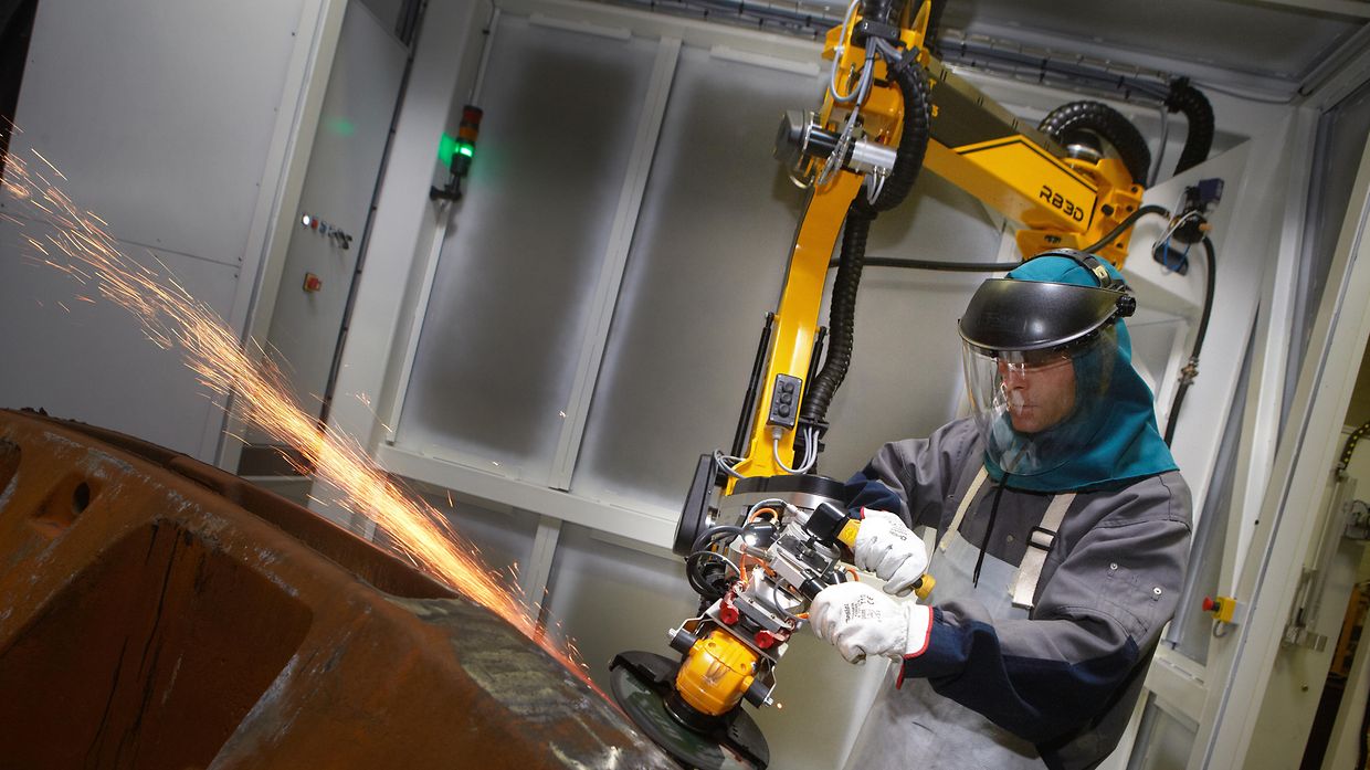 This arm lends a strong hand. | maxon group